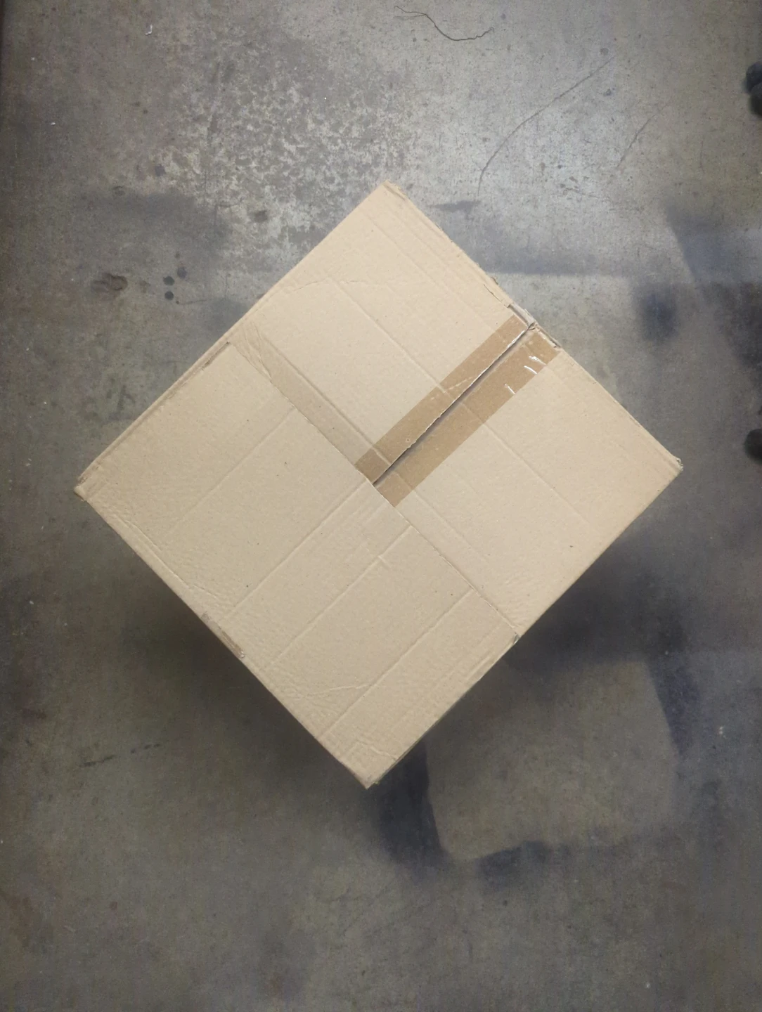Closed Cardboard Box - photo 2