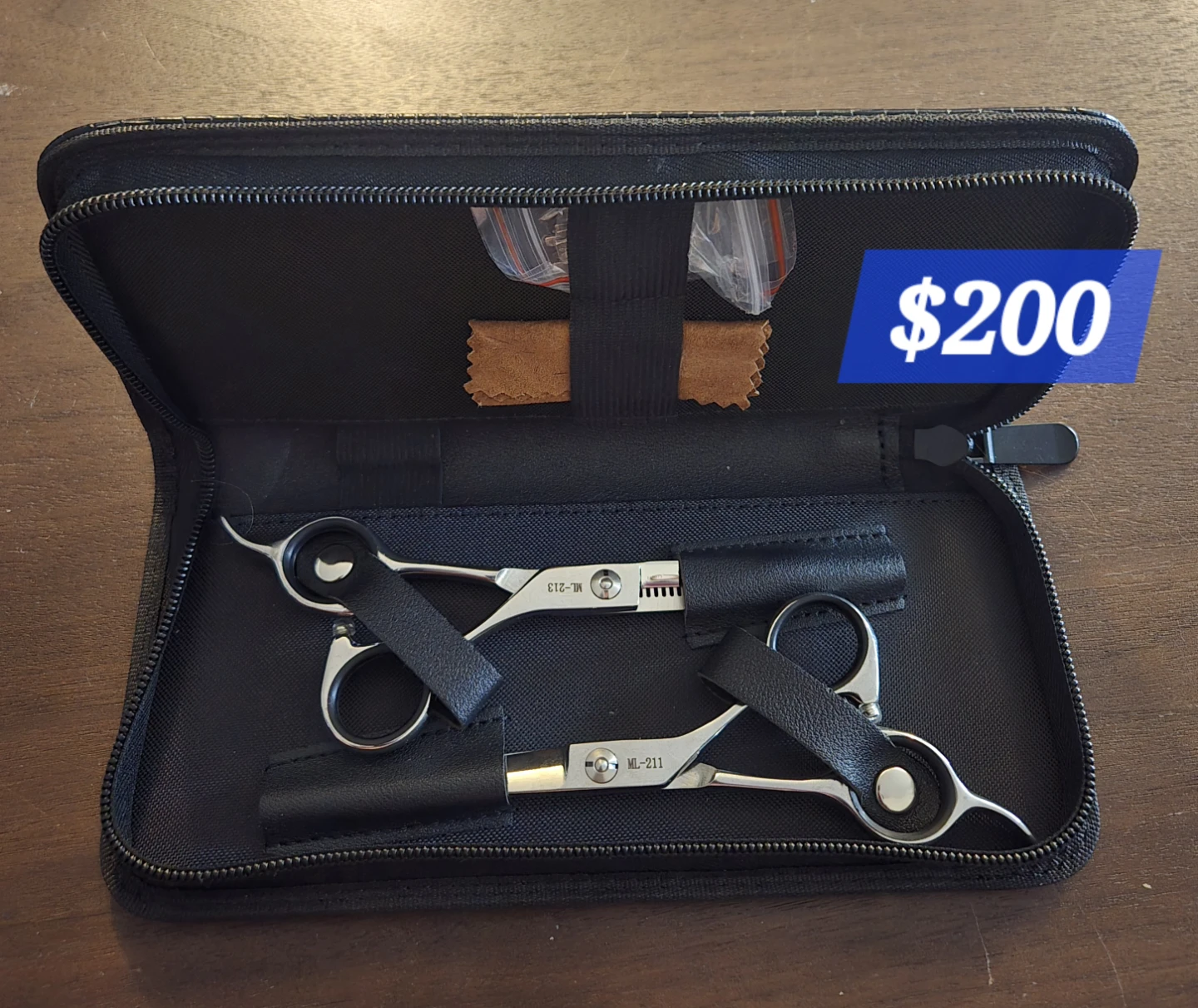 Hair cutting scissors/shears