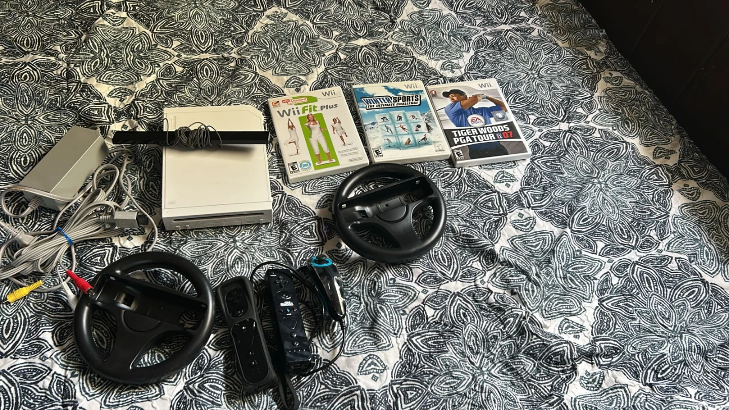 Nintendo Wii Console Bundle with Games and Accessories