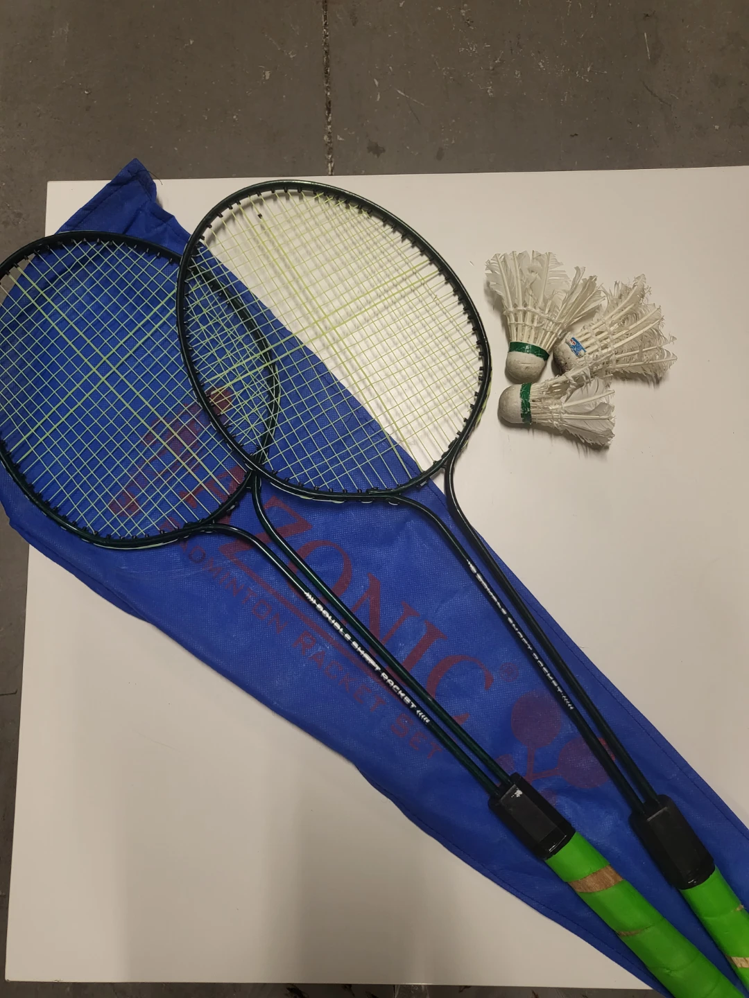 Sonic Badminton Racket Set with Shuttlecocks