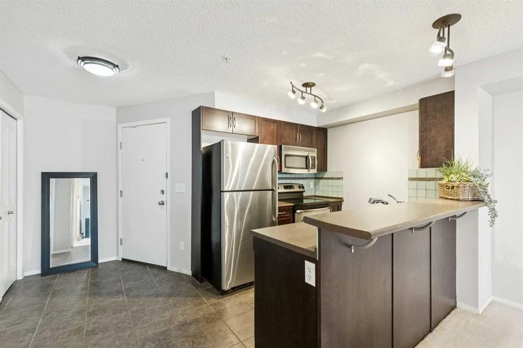 1 Bed 1 Bath Apartment - photo 2