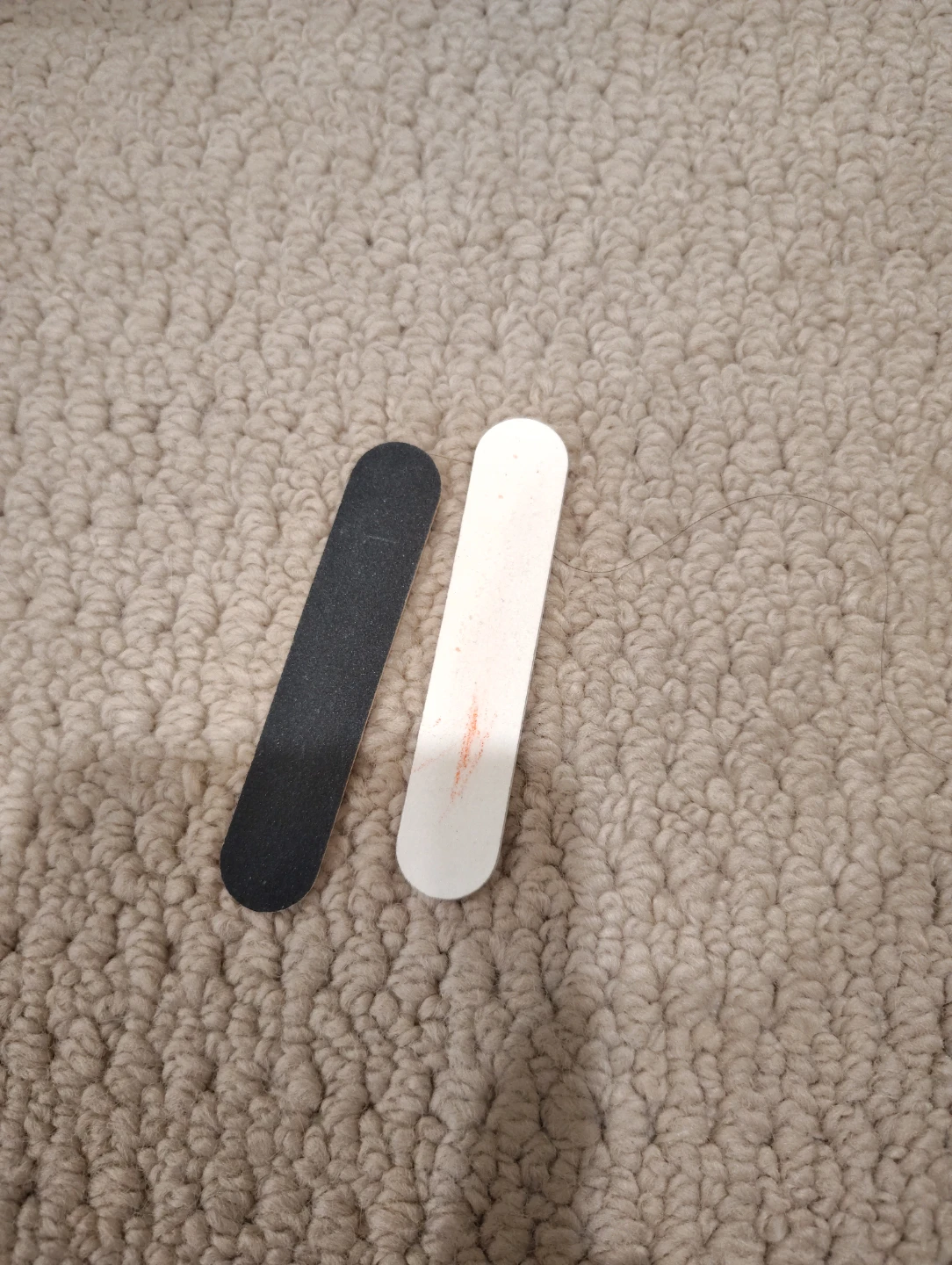2 Nail Files (1 Black, 1 White) - photo 2
