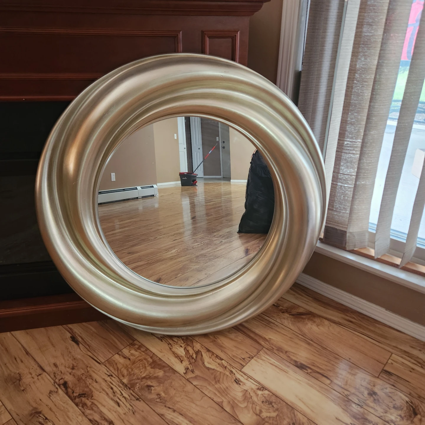 Round Wall Mirror - Gold Finish