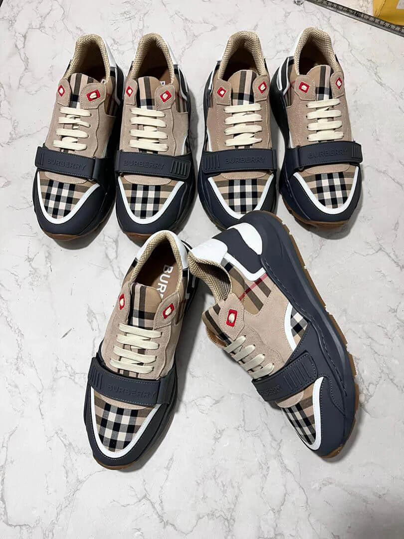 Burberry shoes 250