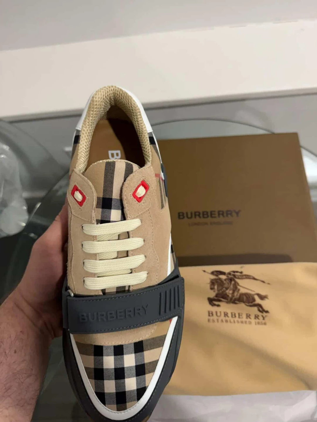 Burberry shoes 250 - photo 2