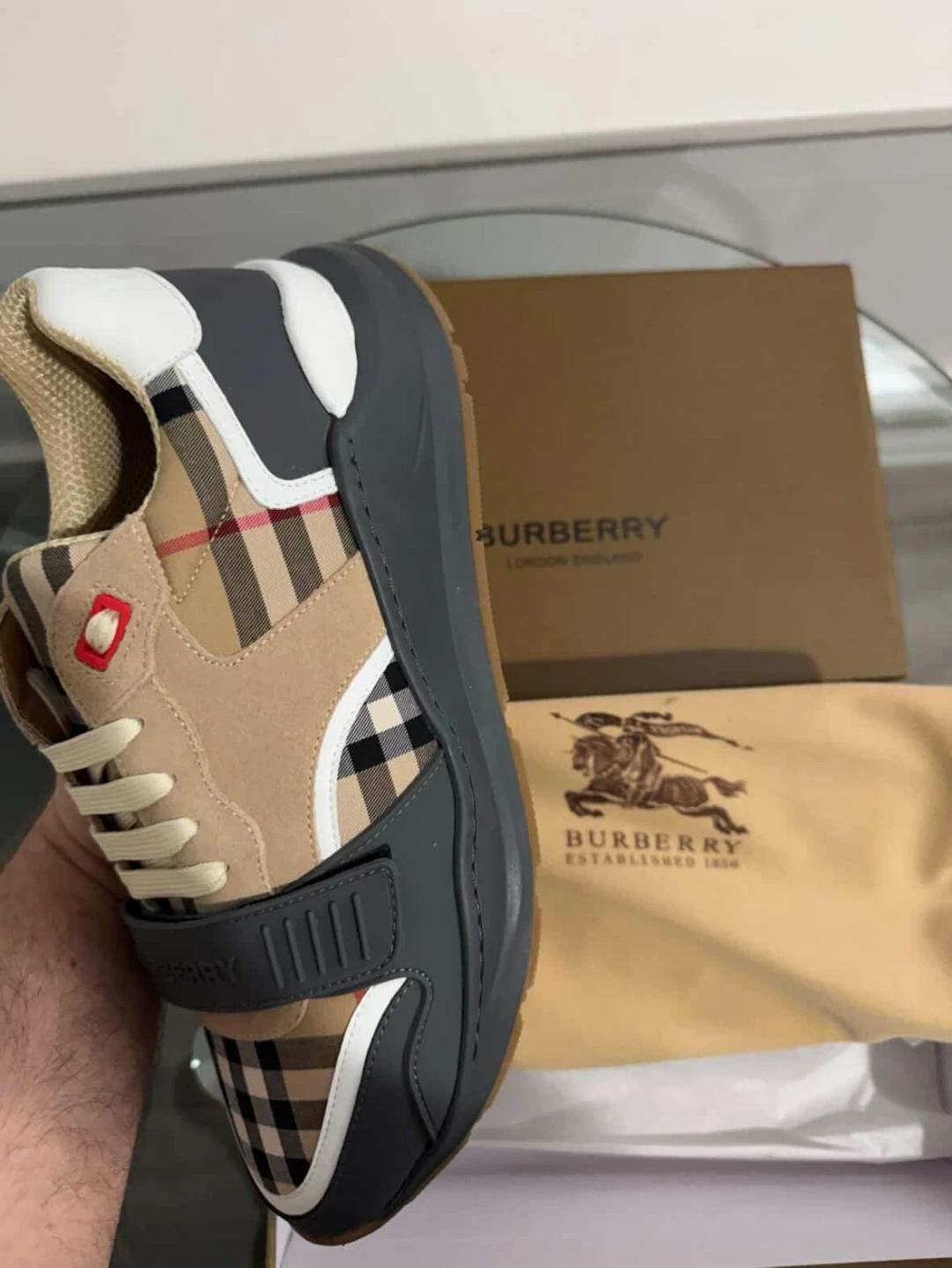 Burberry shoes 250 - photo 3
