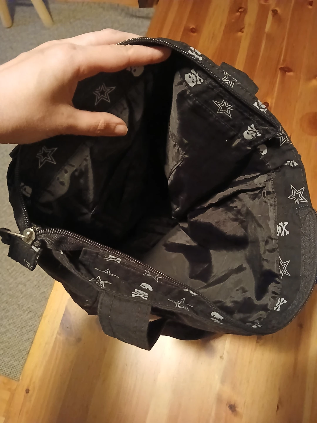 H&M Divided Black Tote Bag with Skull and Star Print - photo 2