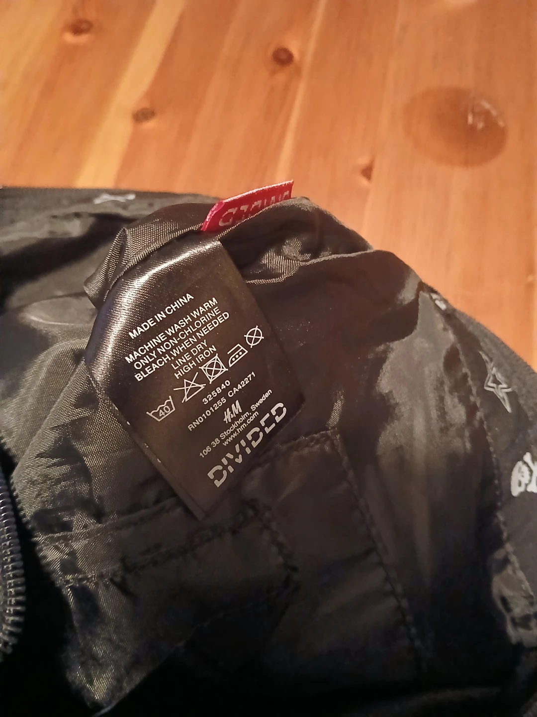 H&M Divided Black Tote Bag with Skull and Star Print - photo 3