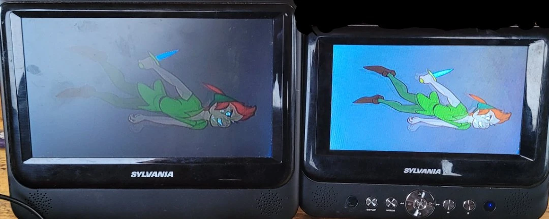 Sylvania Portable DVD Player Dual Screen - photo 2