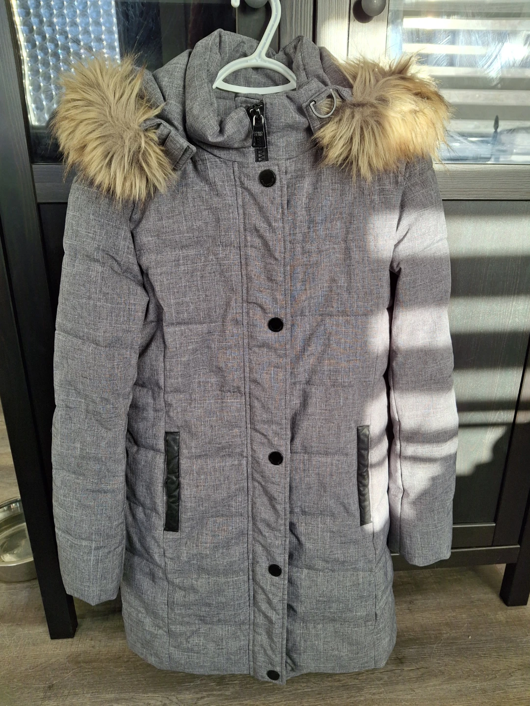 POINT Collection Grey Puffer Coat with Faux Fur Hood - Size M/M