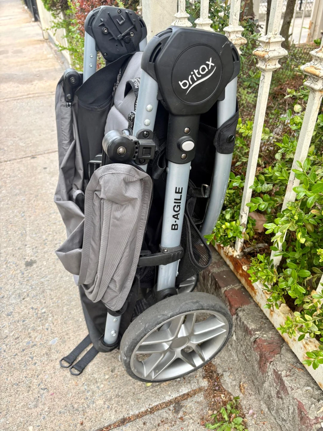 Britax B-Agile Lightweight Stroller - photo 5