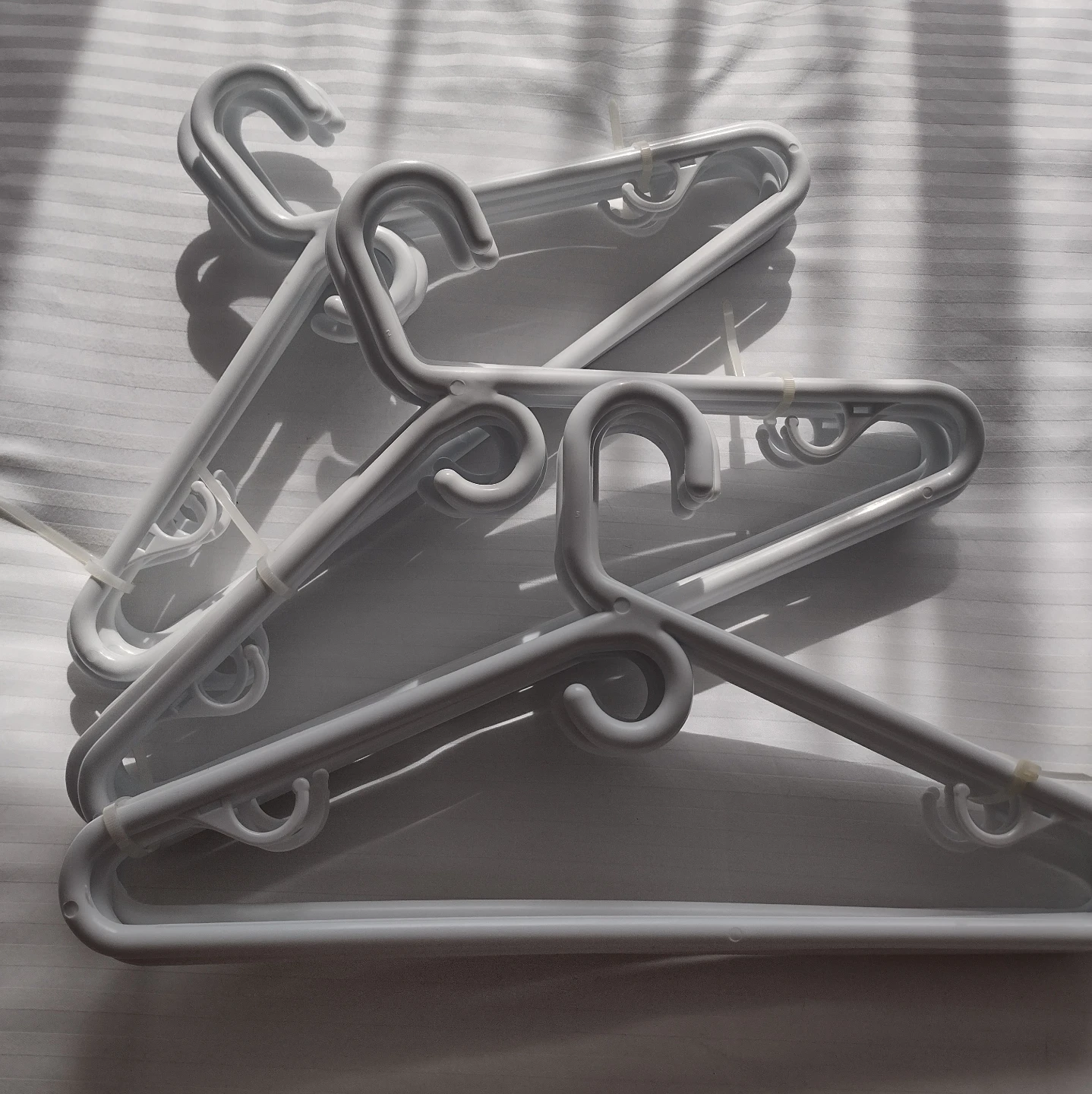 15 White Plastic Heavy Duty Clothes Hangers