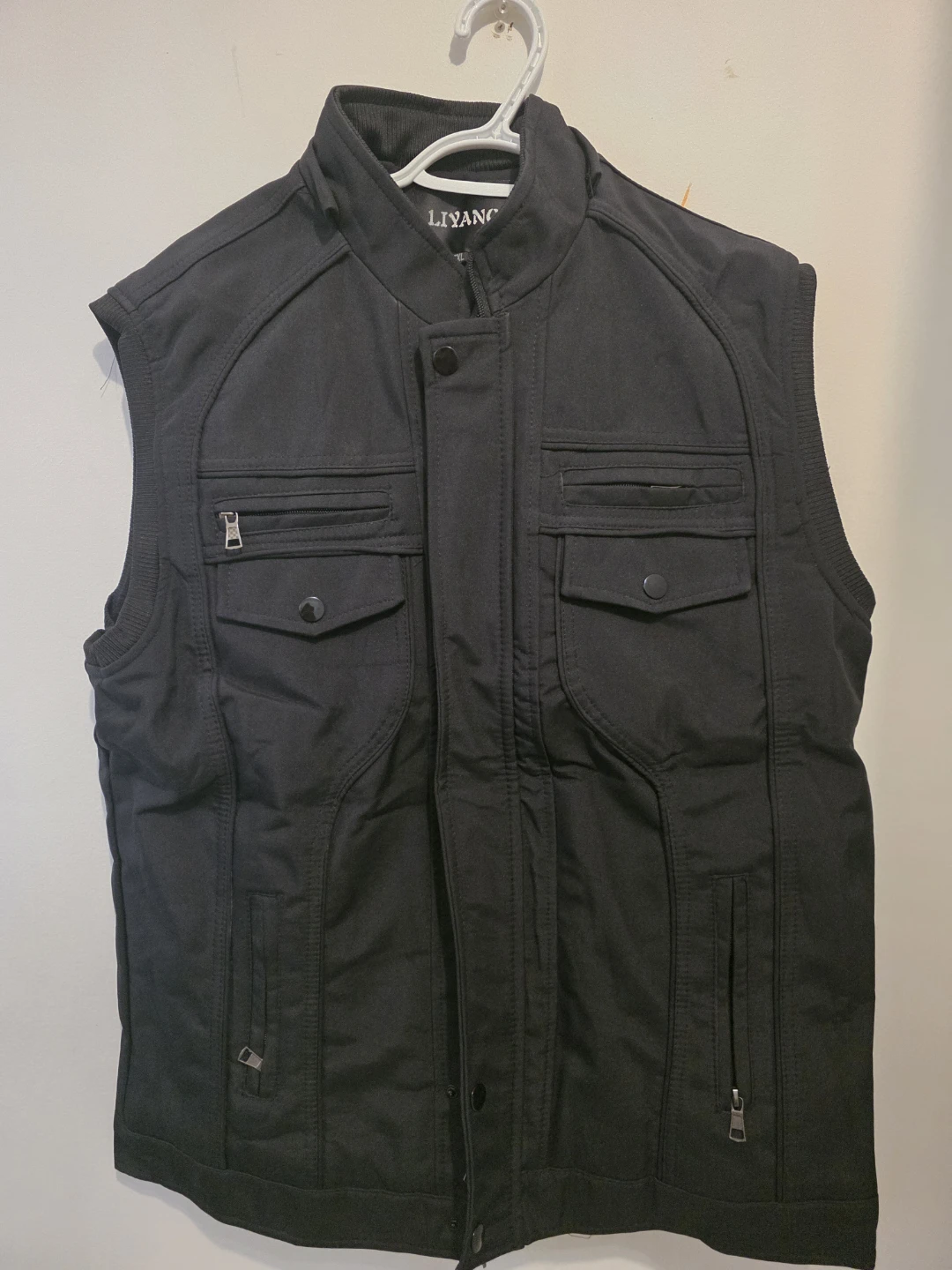 Sleeveless black warm jacket with hoodie - photo 2
