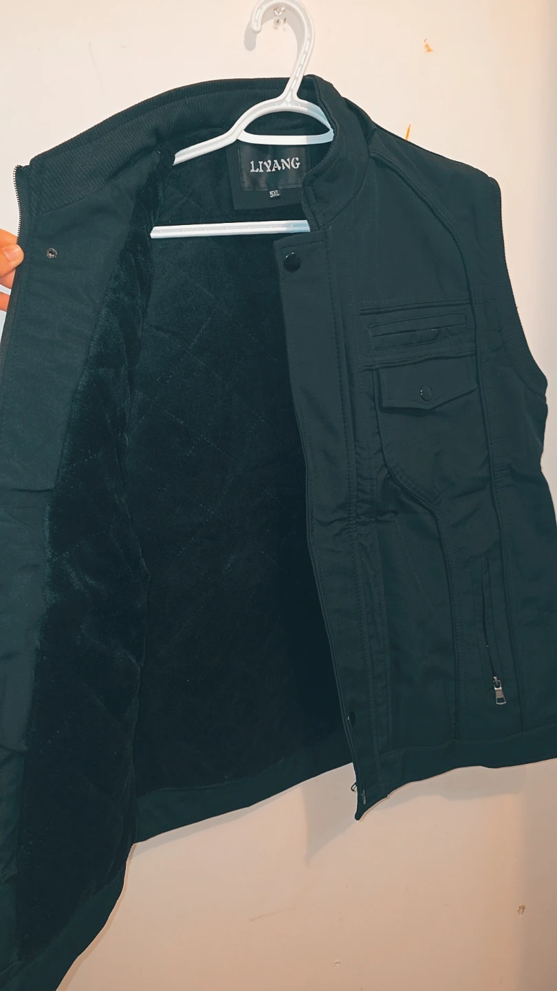 Sleeveless black warm jacket with hoodie - photo 3