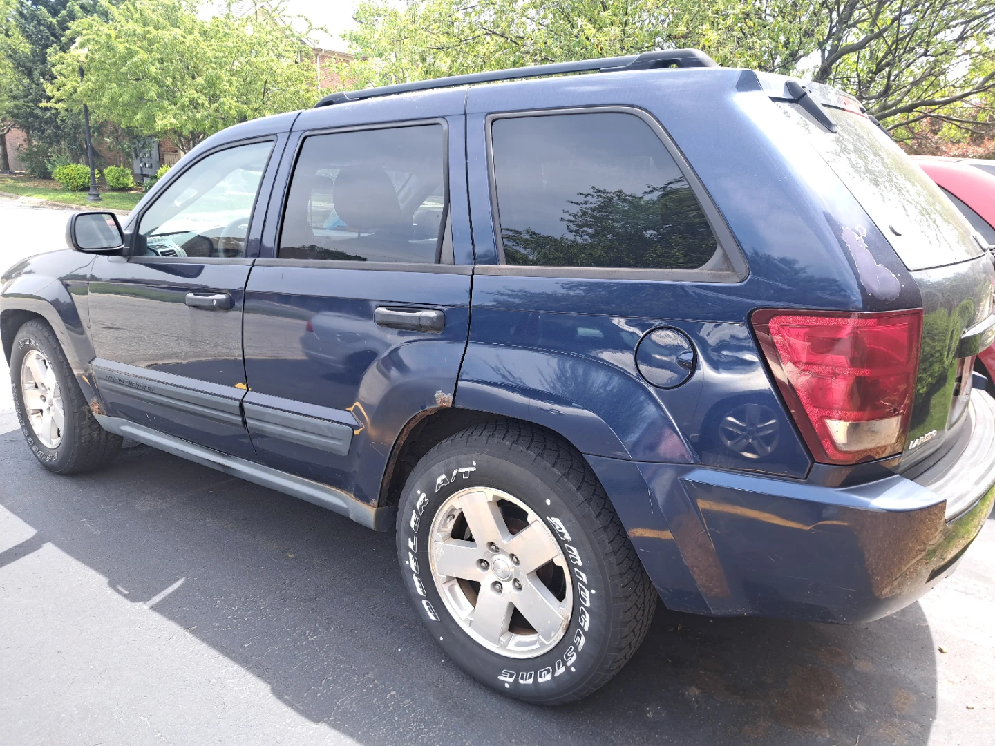 Blue Jeep Grand Cherokee SUV - photo 3