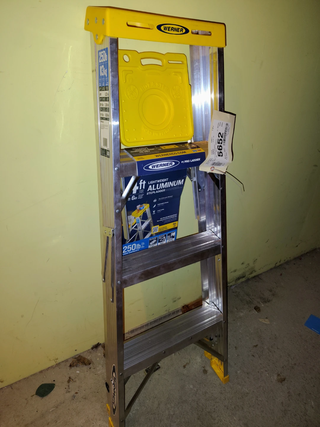 Stepladder: 4ft - Lightweight Aluminum