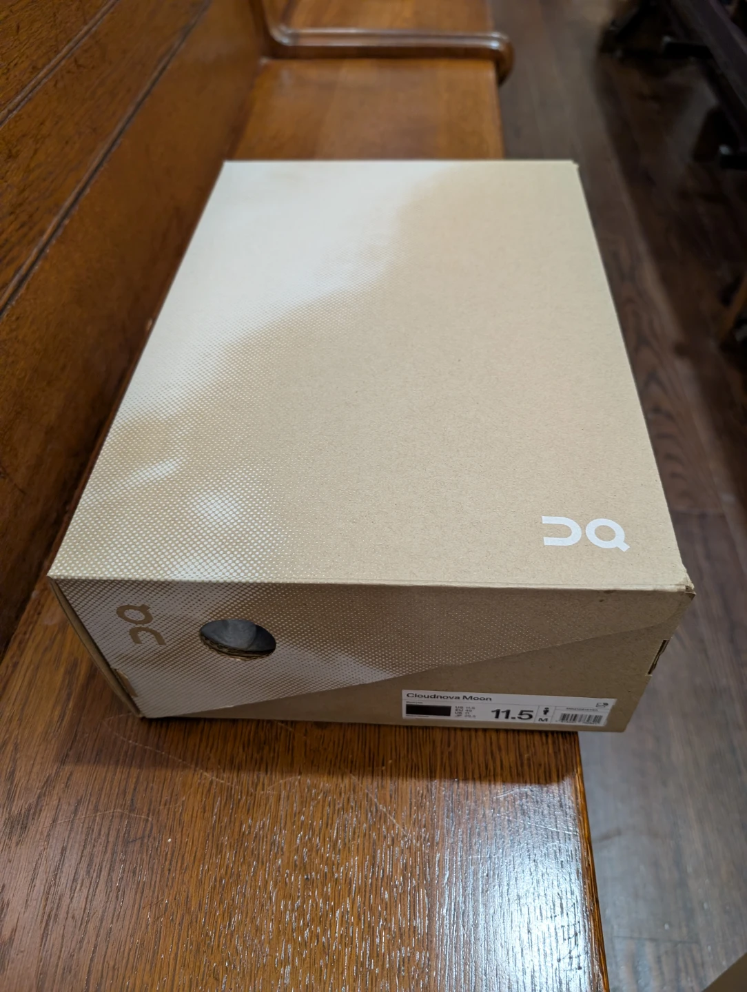 On Cloud Empty Shoe Box and Paper Bag for storage and resellers