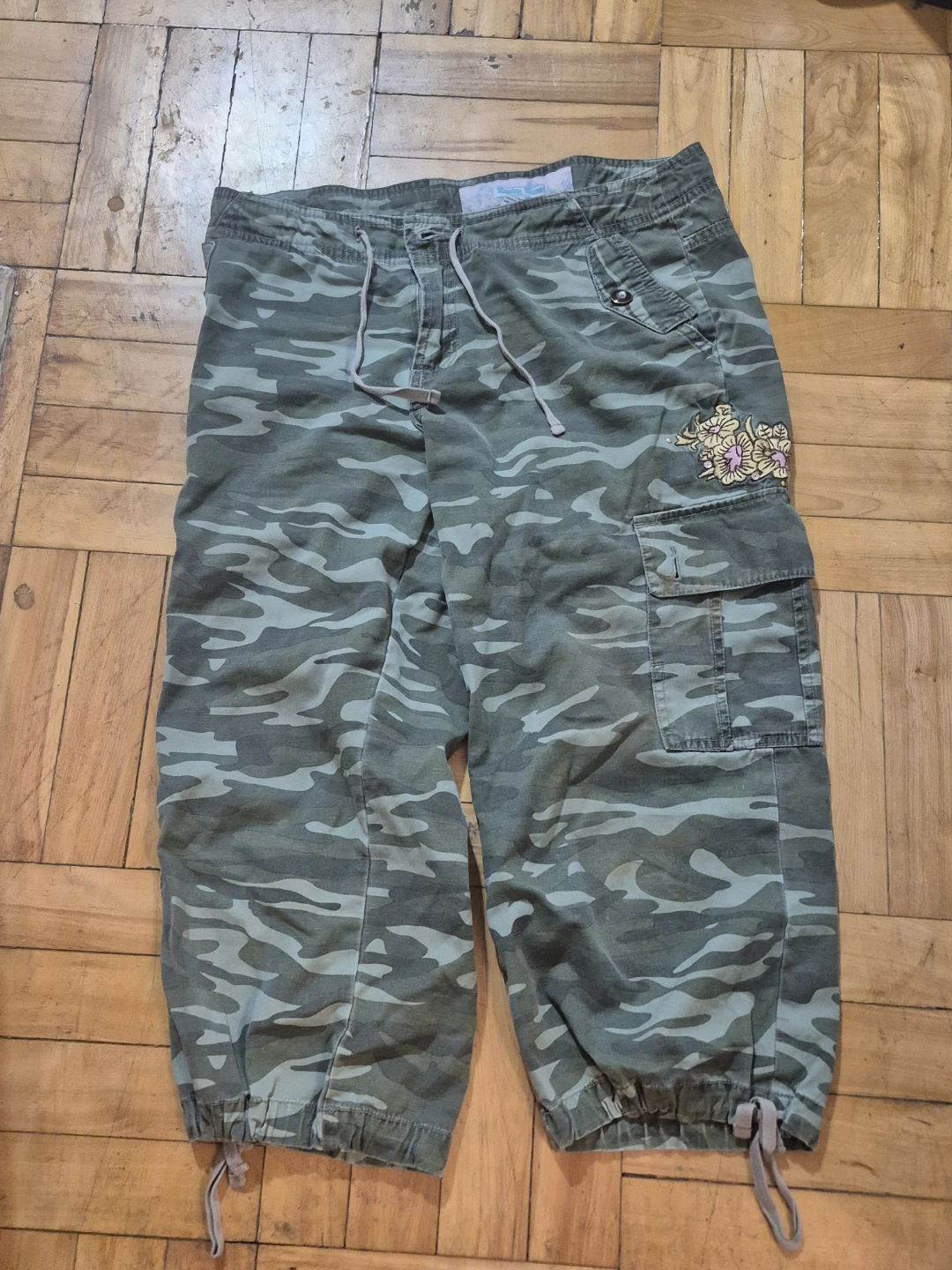 Camouflage Cargo Capris Size 7