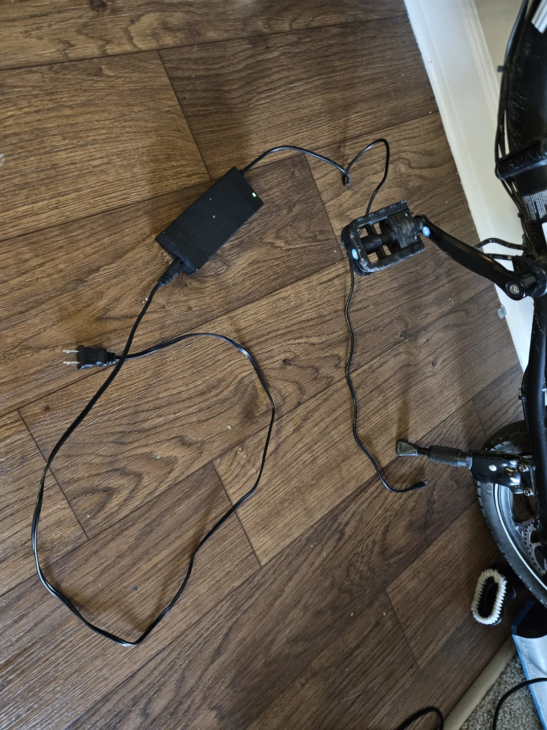 WIND HORSE Electric Bike with Charger and Lock - photo 2