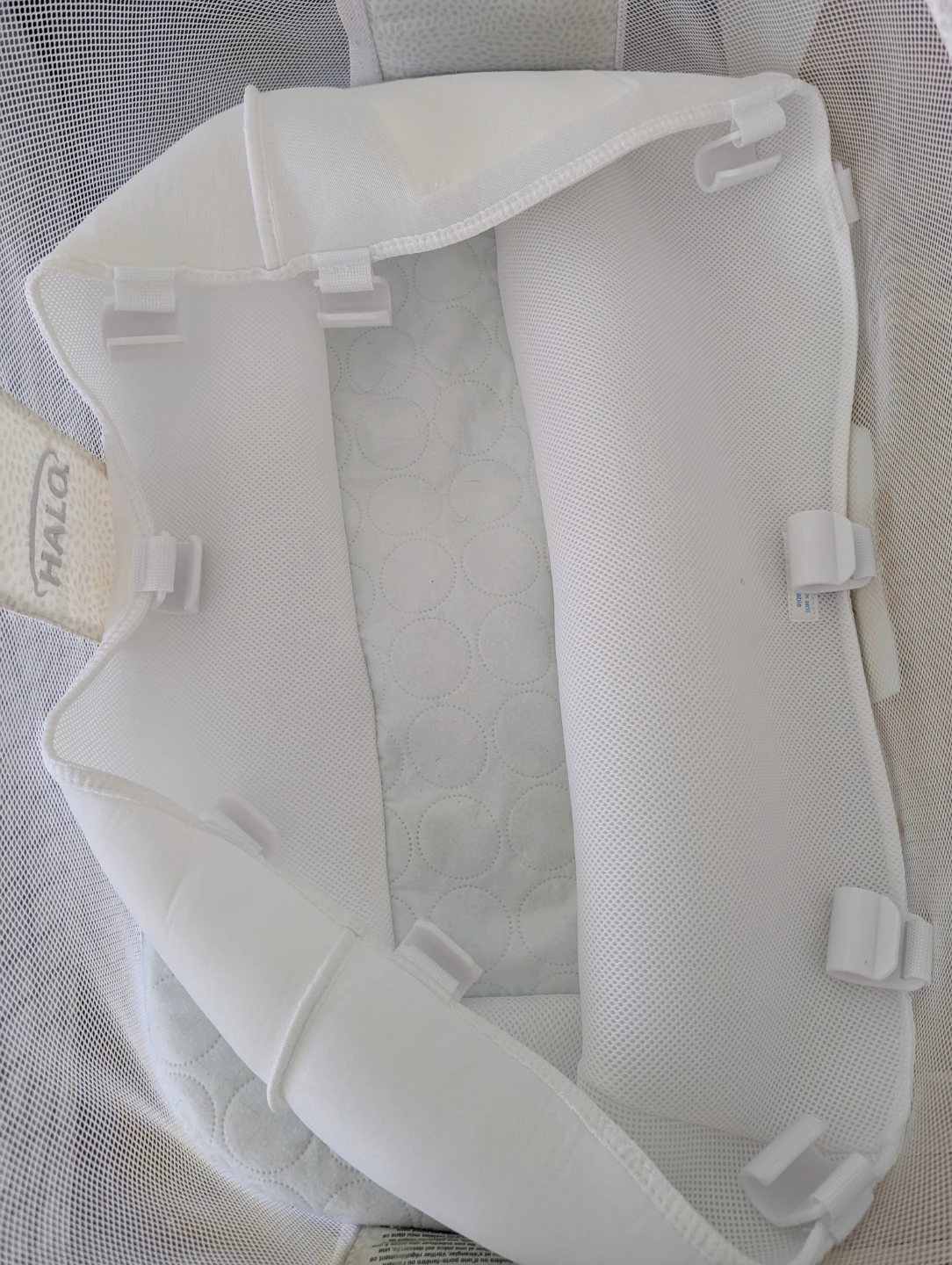 Halo Bassinest Swivel Sleeper with Fitted Sheets - photo 2