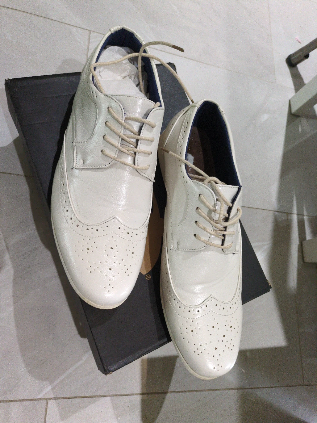 Wingtip Brogue Shoes - White, size 10
