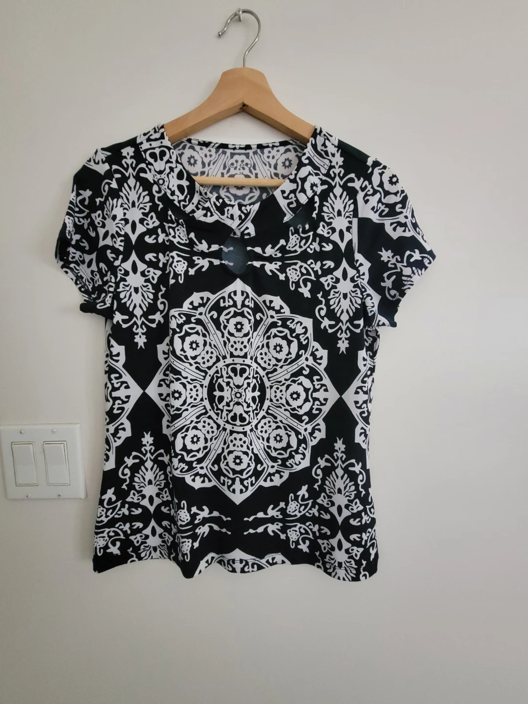 Cleo Black & White Patterned Short Sleeve Top Size S/P