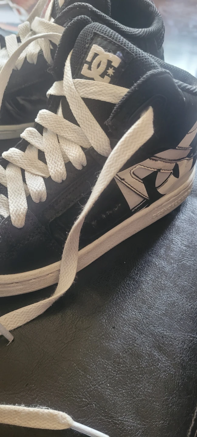 DC Shoes High-Top Sneakers
