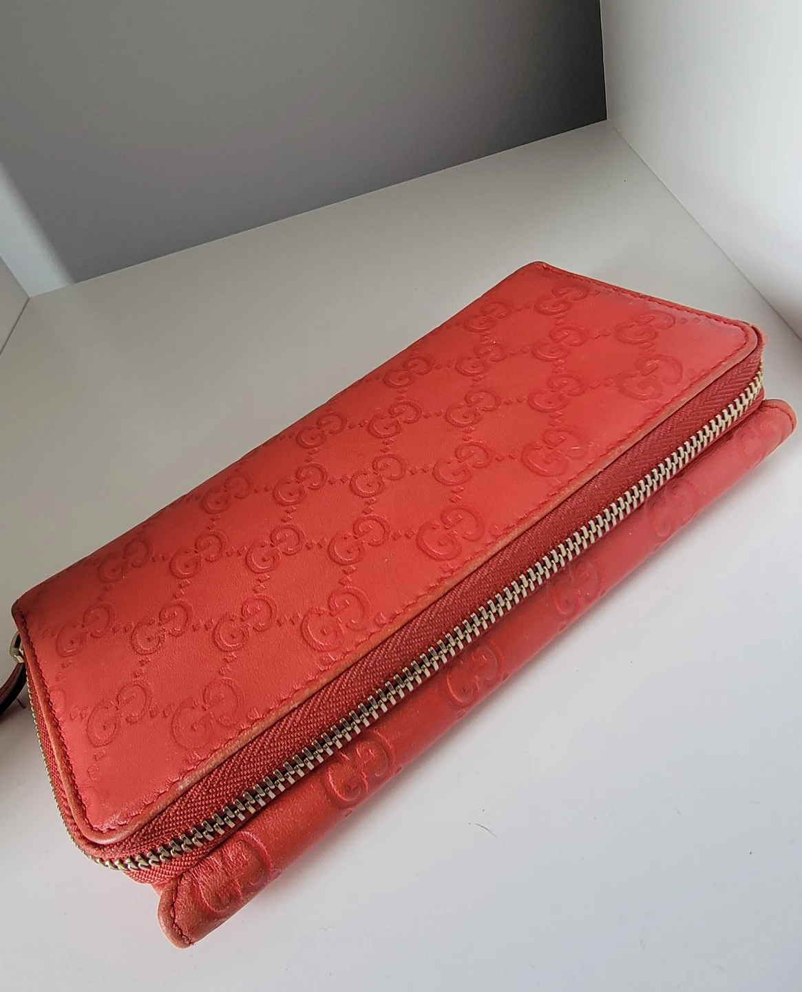 Authenic Gucci Embossed Leather Wallet - photo 2