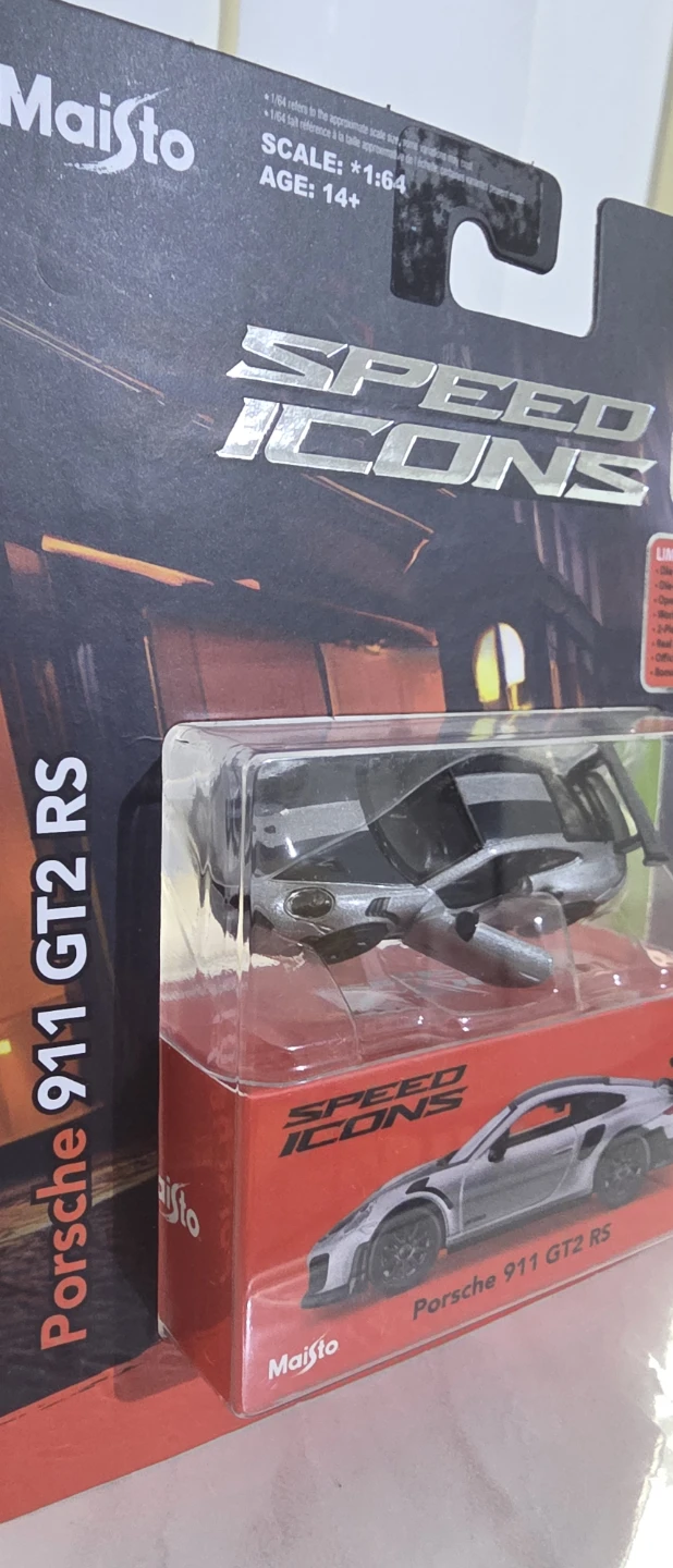 Porsche 911 GT2 RS 1:64 Die-Cast Car - photo 2
