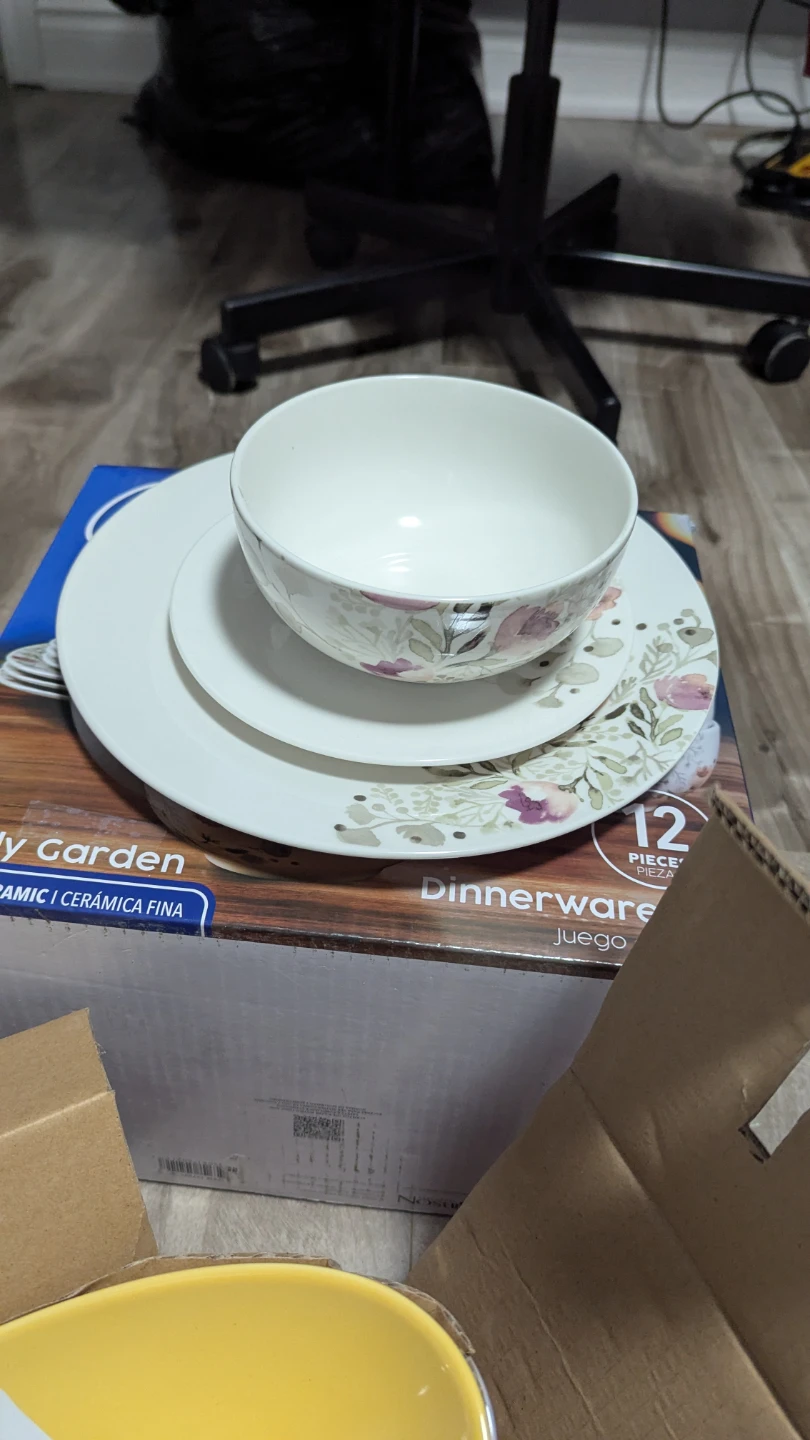 Gibson Home Lily Garden 12-Piece Dinnerware Set & More - photo 2