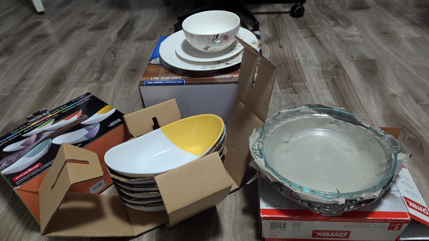 Gibson Home Lily Garden 12-Piece Dinnerware Set & More - photo 5