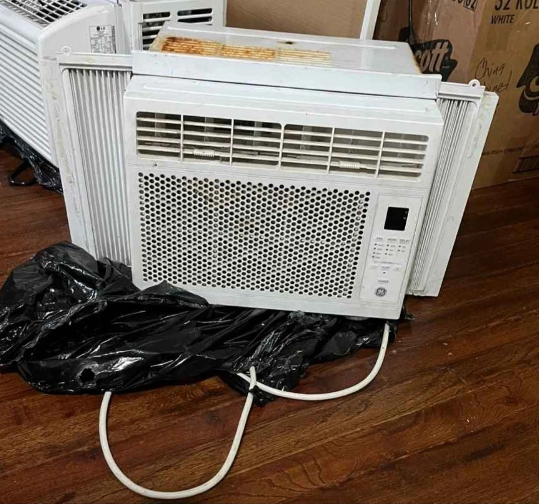 GE Window Air Conditioner in excellent condition
