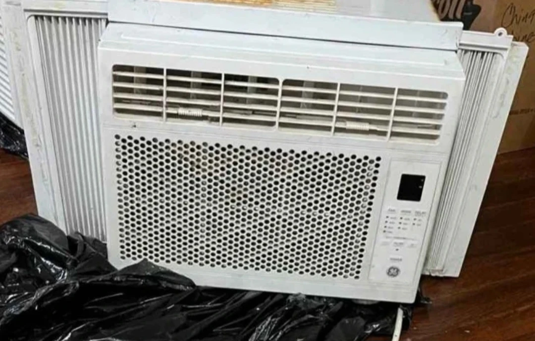 GE Window Air Conditioner in excellent condition - photo 2