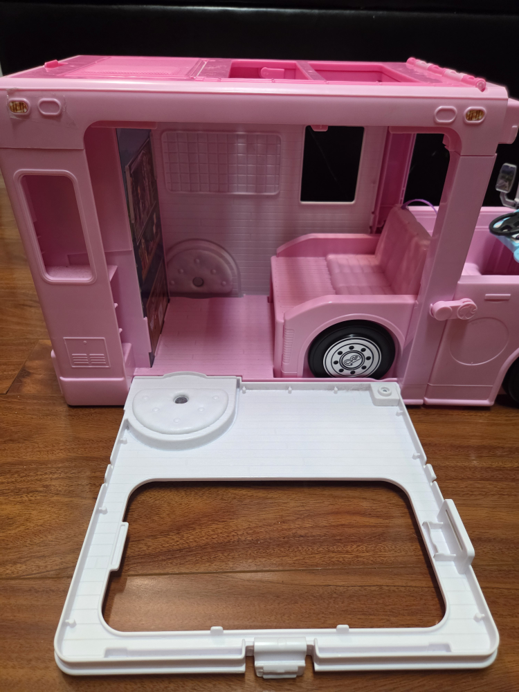 Barbie Pink Camper Van Playset - photo 3