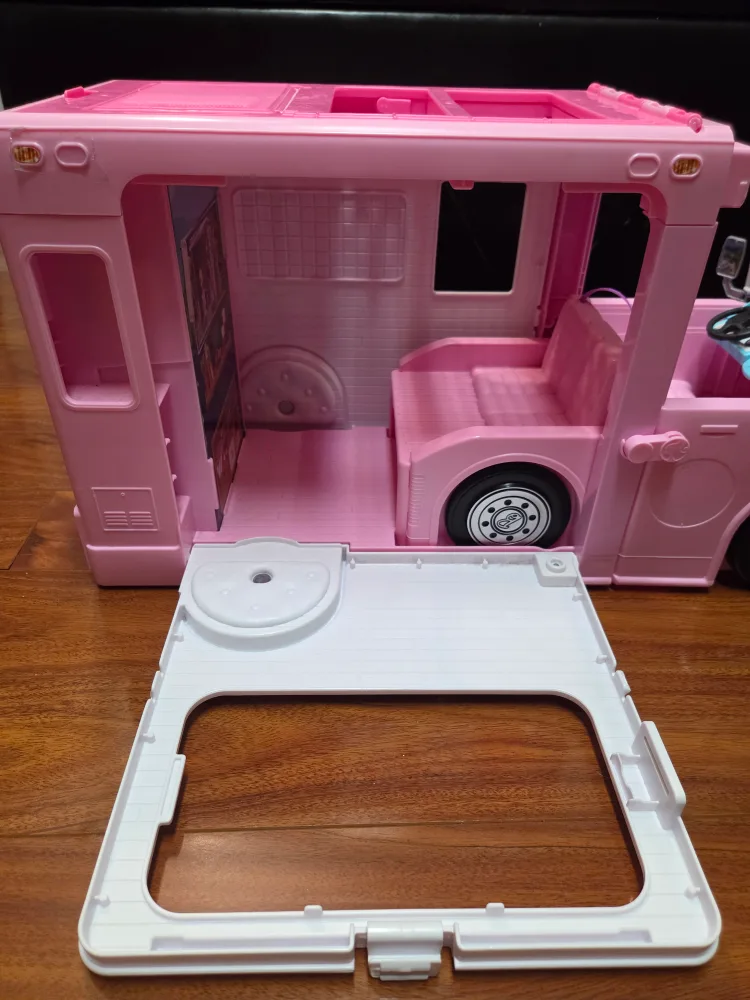 Barbie Pink Camper Van Playset - photo 3
