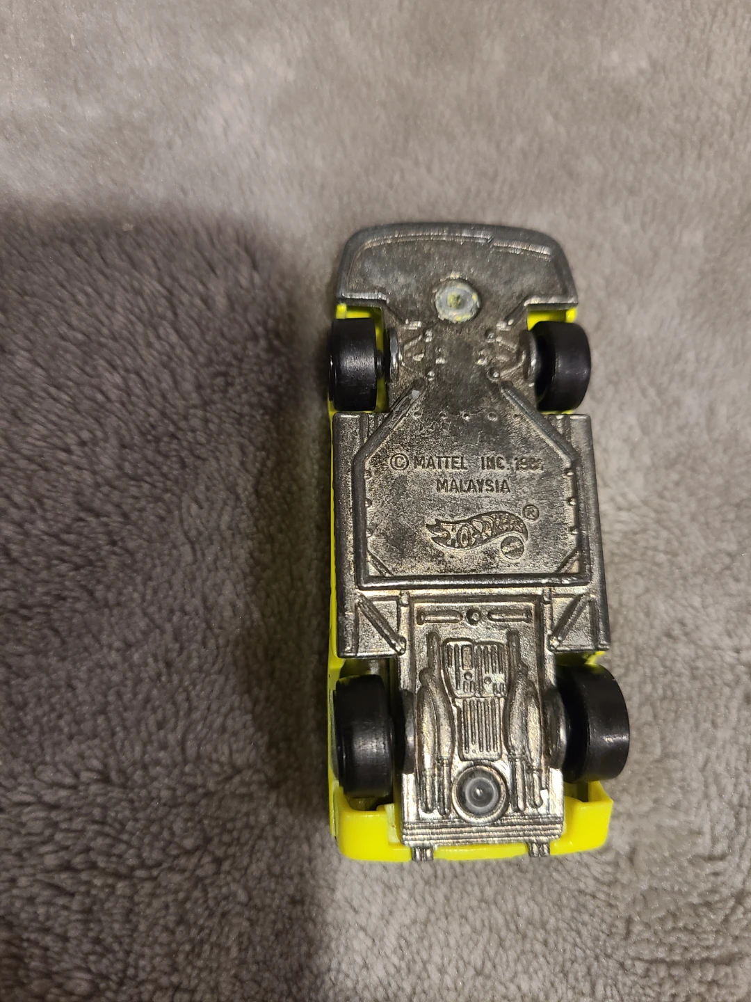 1986 Hot Wheels Neon  Yellow Ferrari - photo 2