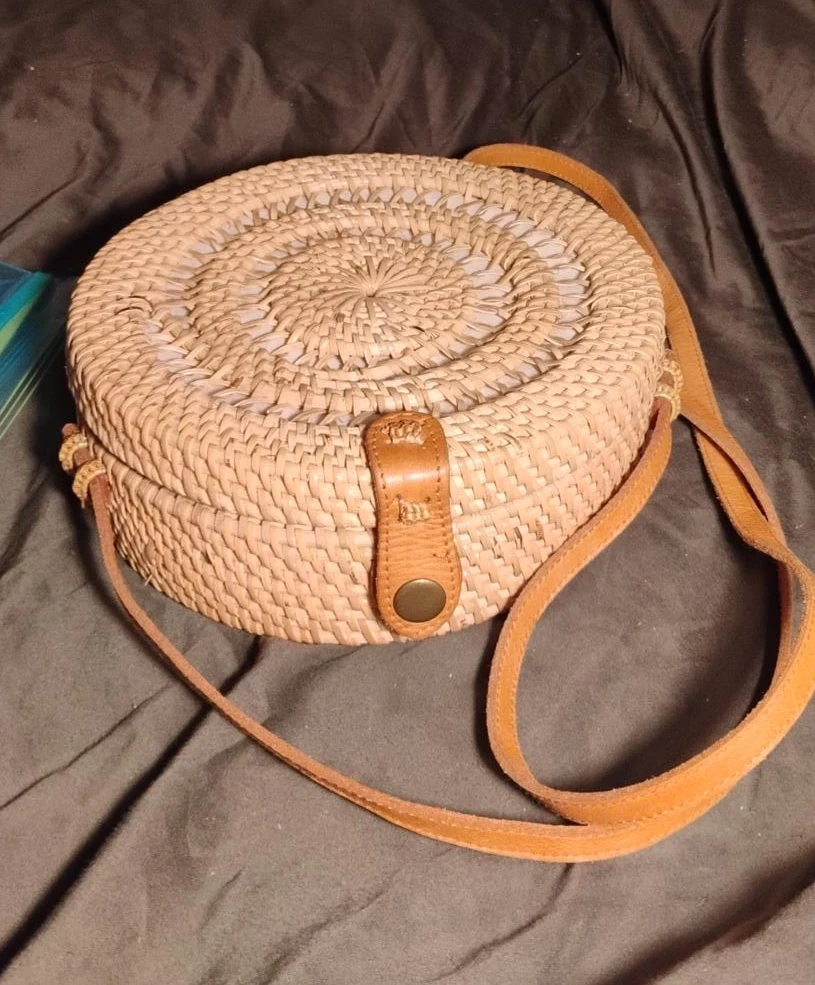 Vintage Round Woven Rattan Crossbody Bag with Leather Strap - photo 4