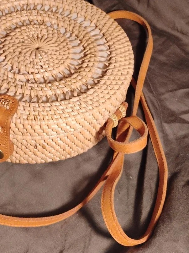 Vintage Round Woven Rattan Crossbody Bag with Leather Strap - photo 5