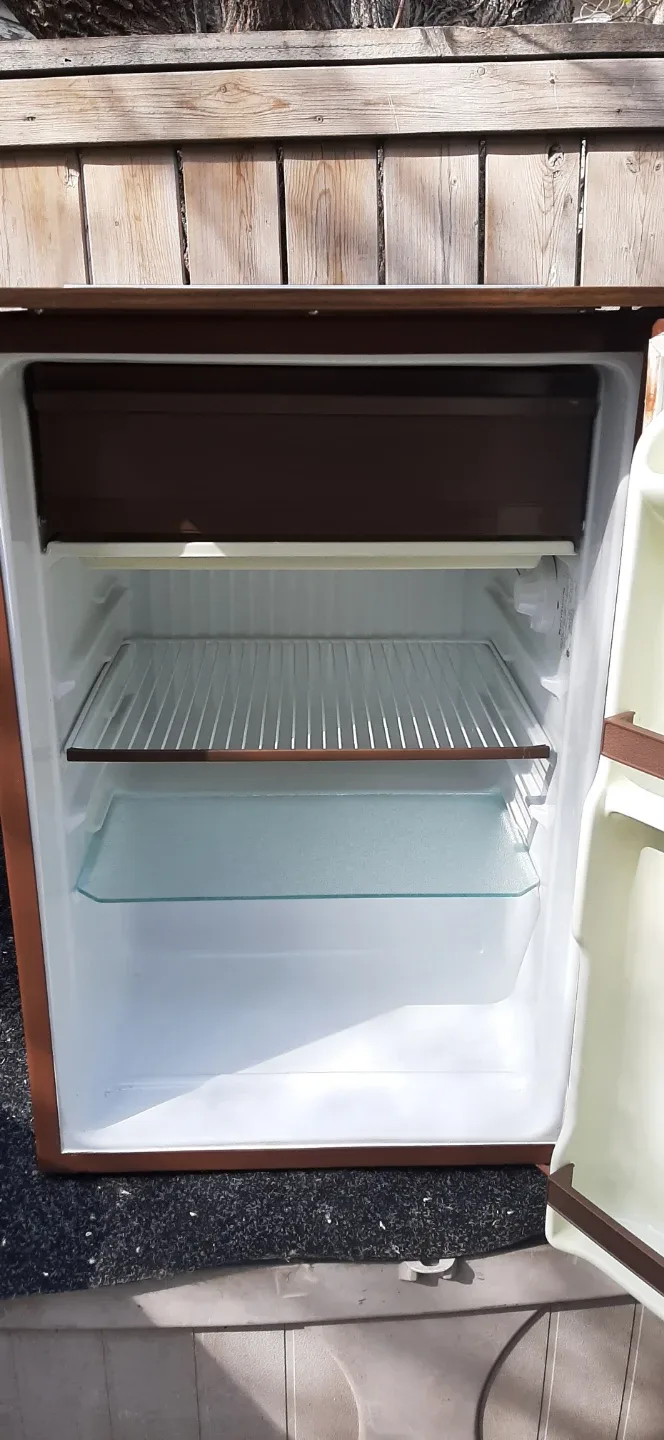 Vintage Westinghouse Mini Fridge READ DESCRIPTION ON SIZE - photo 2
