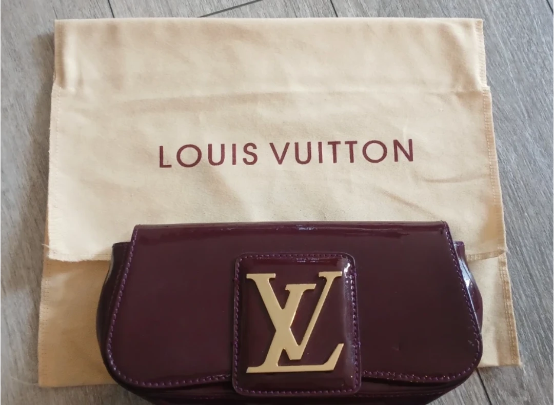Louis Vuitton Monogram Vernis clutch handbag