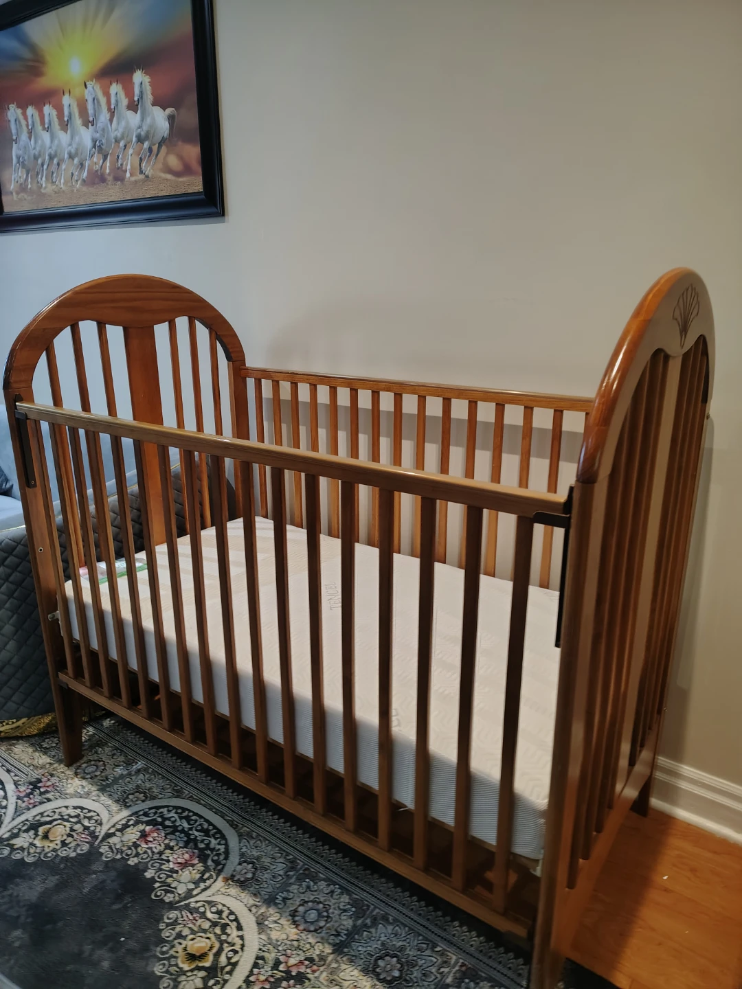 Wooden Baby Crib with Mattress - photo 2
