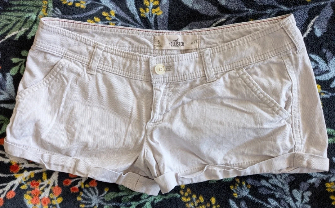 2 Pairs of Women's Shorts - Hollister & American Eagle - photo 2