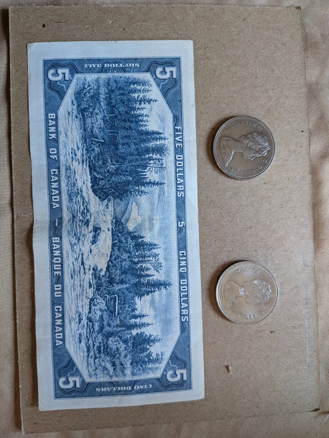 Bank of Canada 5 Dollar Bill & 2 Coins - photo 2