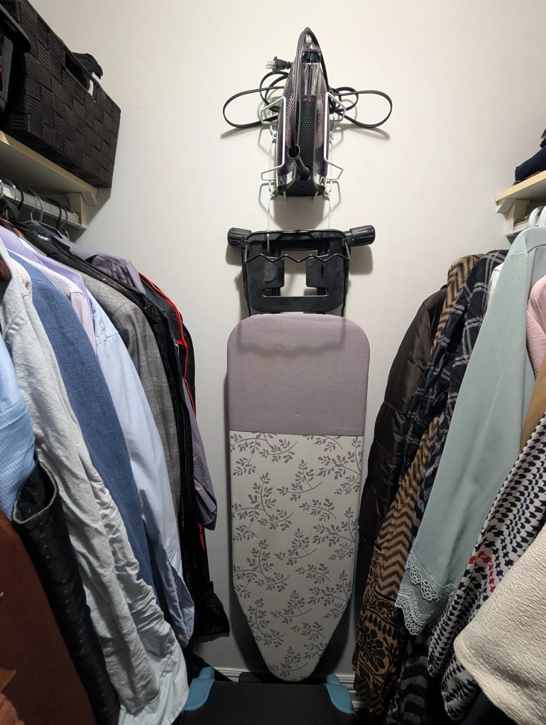 Wall-mounted Ironing Board with iron rest - photo 2