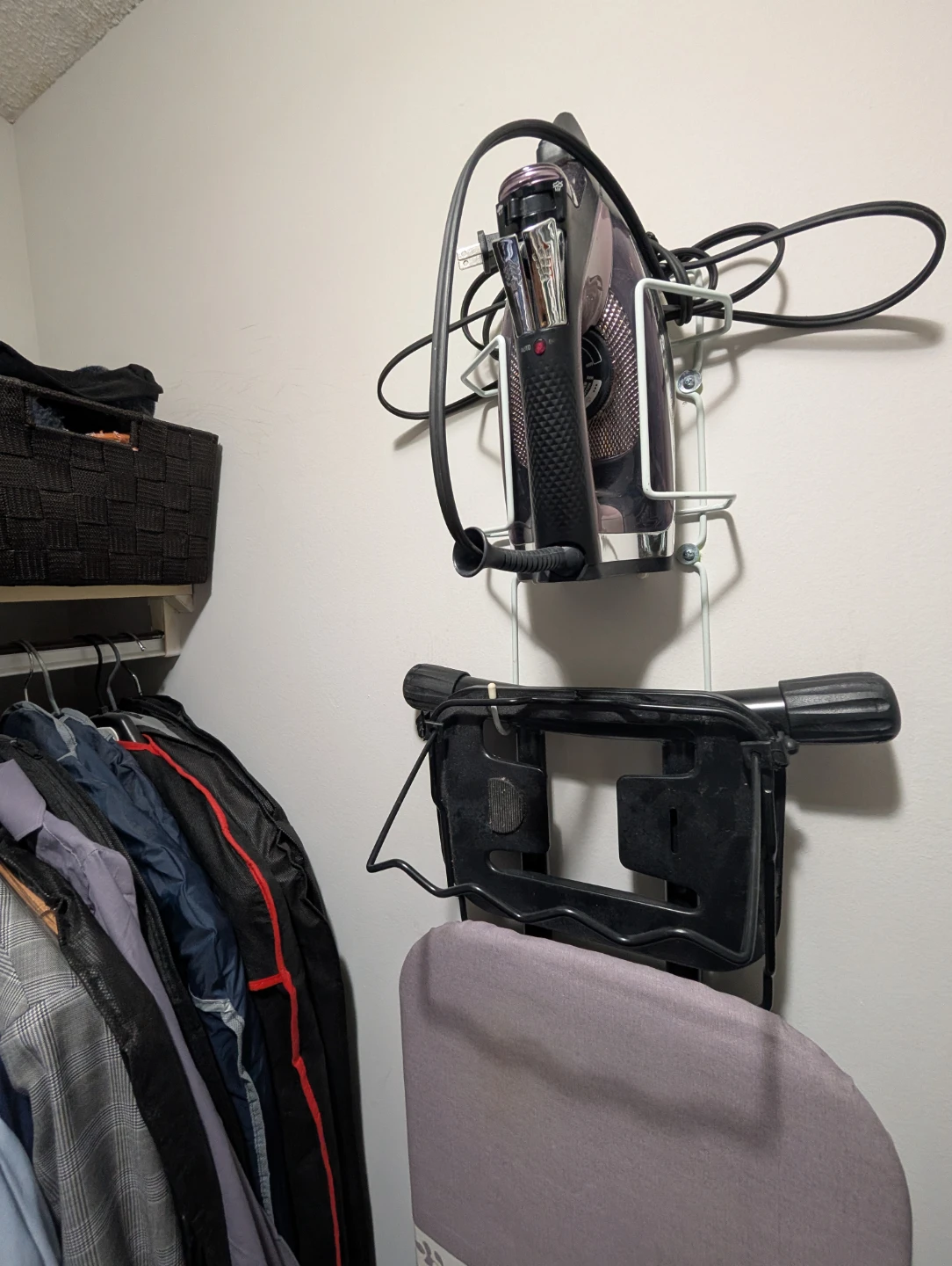 Wall-mounted Ironing Board with iron rest - photo 3