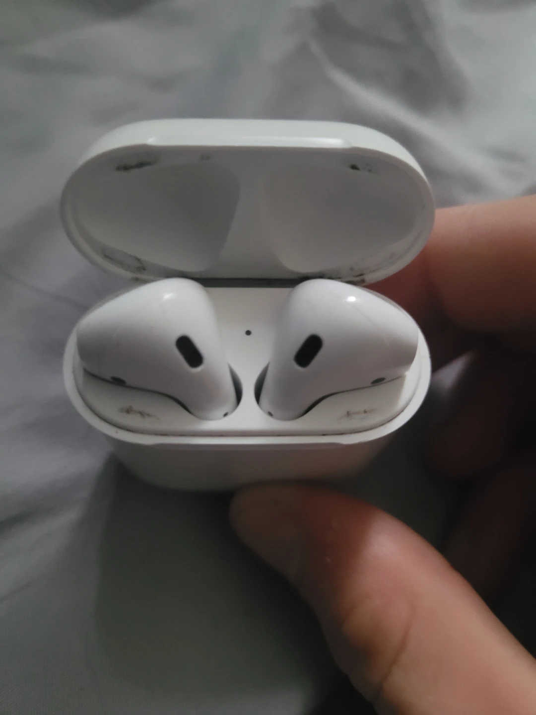 Apple AirPods (2nd generation) Charging Case - photo 3