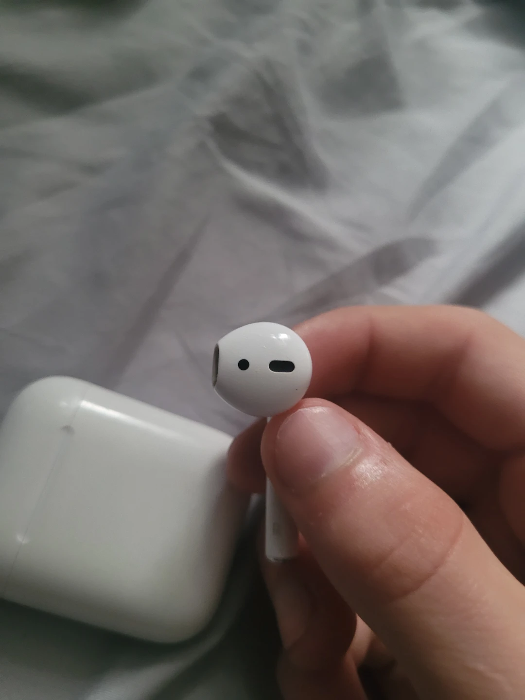 Apple AirPods (2nd generation) Charging Case - photo 4