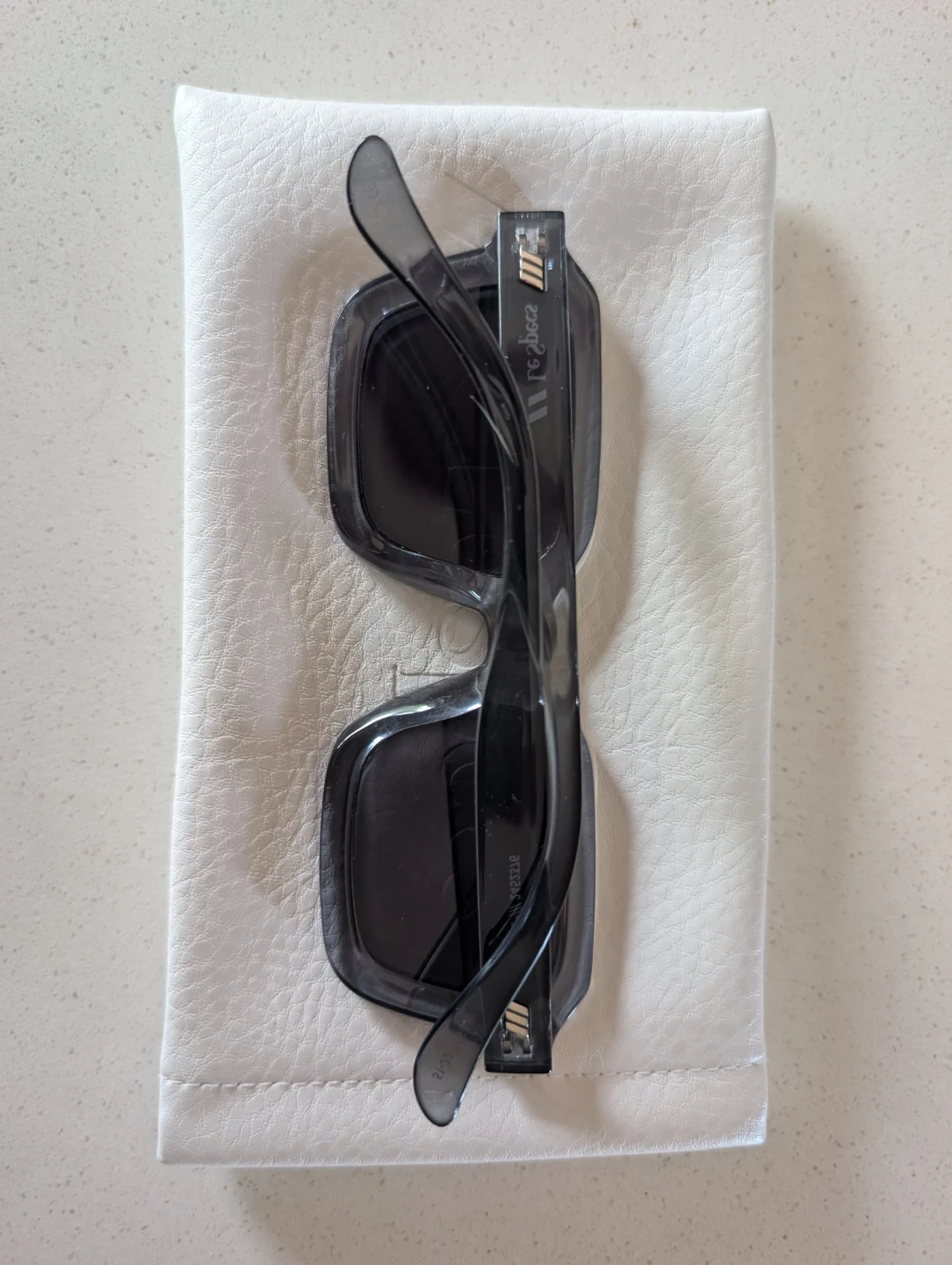 Le Specs Grey Sunglasses with Pouch - photo 4