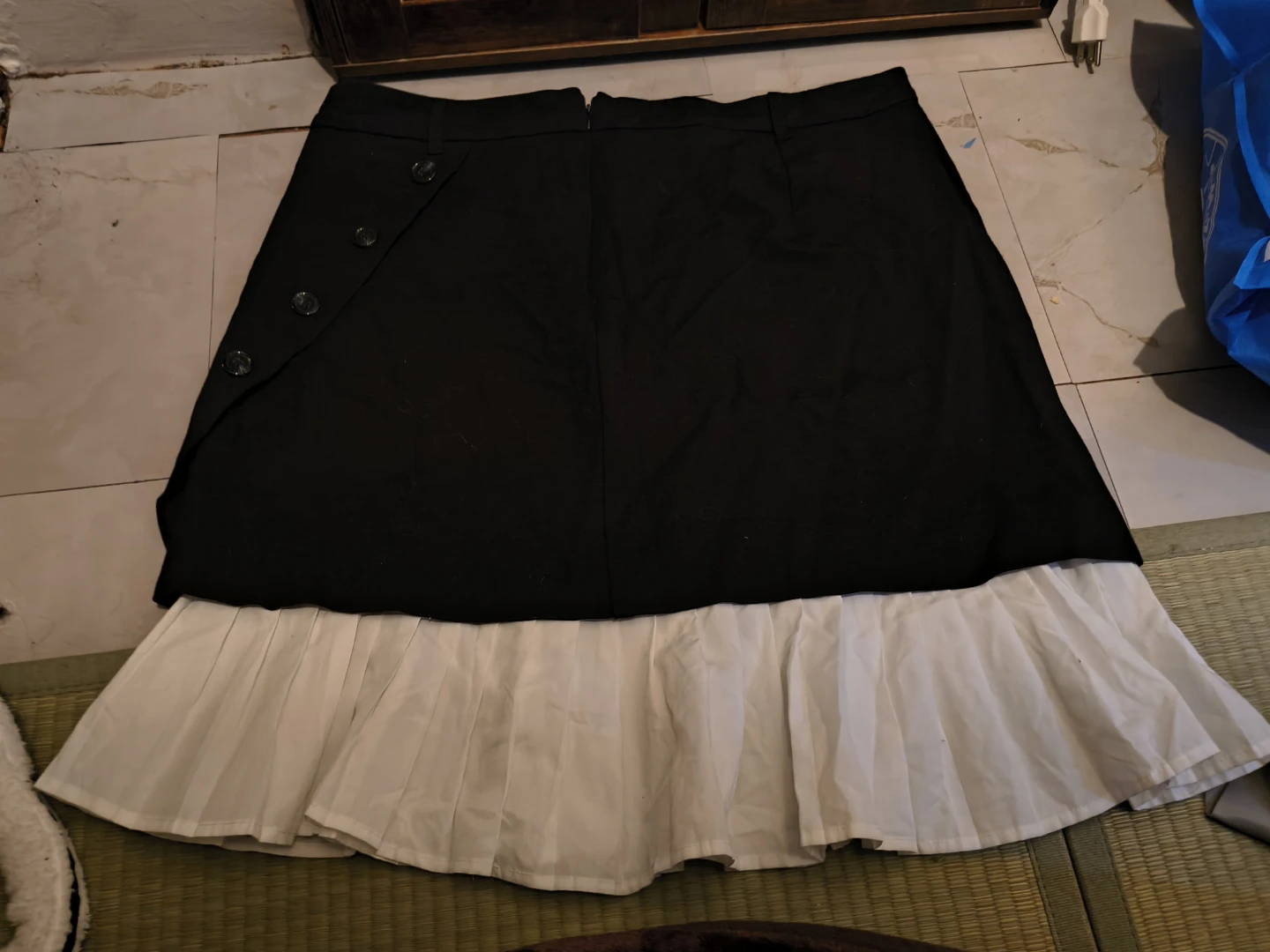 Black skirt with white ruffle bottom - photo 2