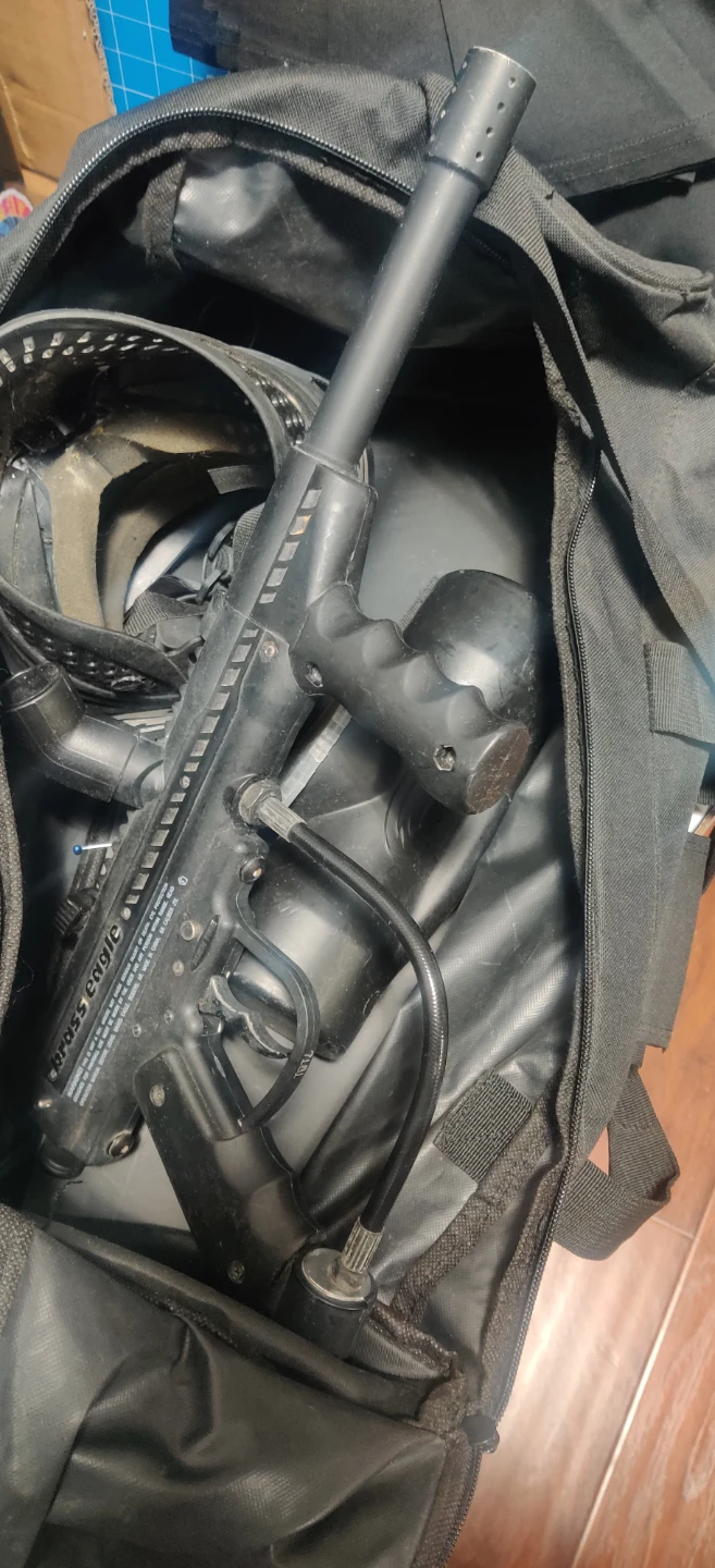 Tiger EGLE Paintball Gun with Mask and Bag